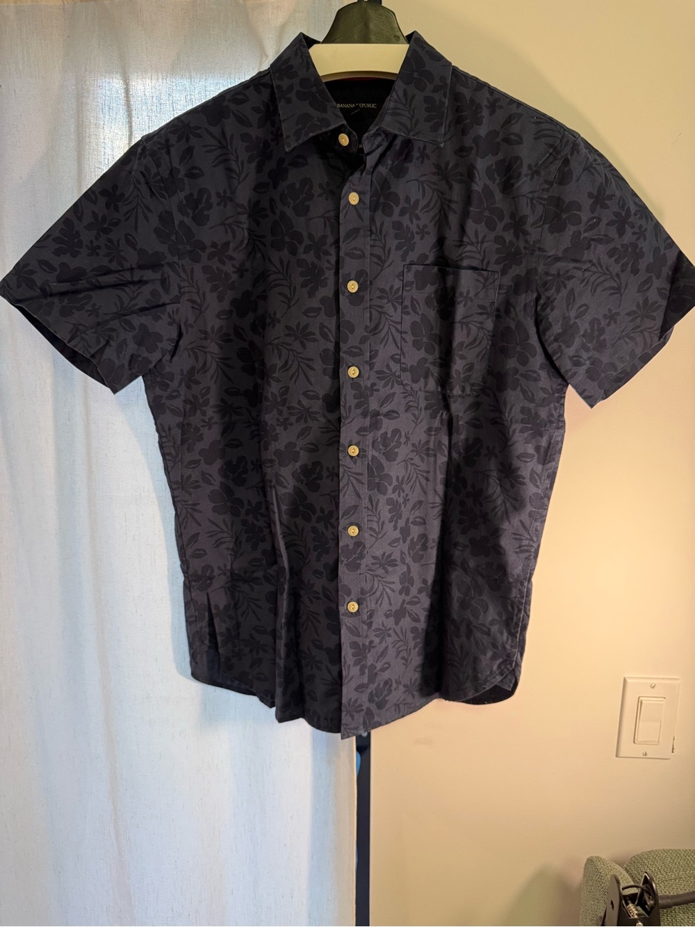 Banana Republic Men's Short Sleeve Floral Button-Up Shirt - Dark Blue Size M